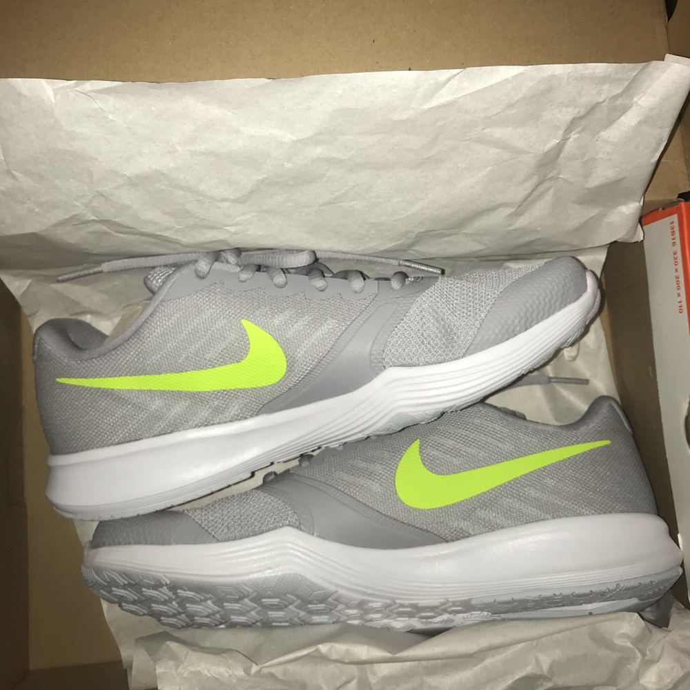 Women’s Nike city trainer